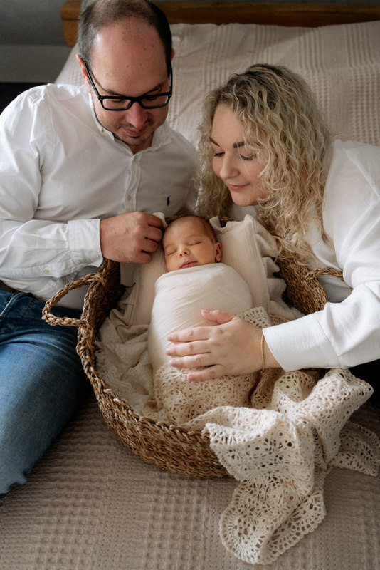 Newborn Shooting mit Eltern